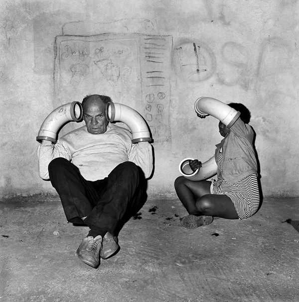 Roger Ballen, "Copy cats," 2000. Courtesy of the artist.