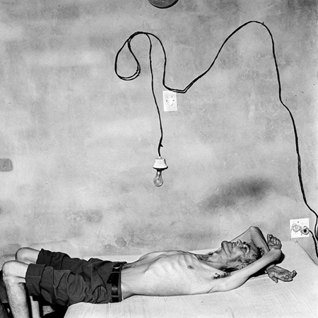 Roger Ballen, "Dejected," 1999. Courtesy of the artist.